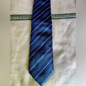 Brioni 100% silk tie